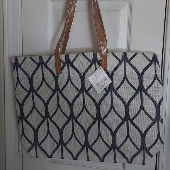 Barnes & Noble Handbags - Barnes & Noble Summer Tote